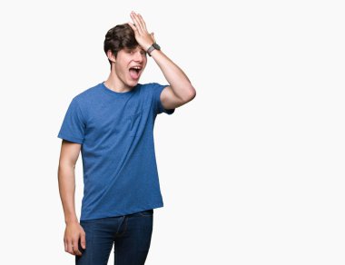 Yakışıklı delikanlı izole arka kafasına hata için el ile sürpriz üzerinde mavi t-shirt giyen hata hatırlıyorum. Unuttum, kötü bellek kavramı.