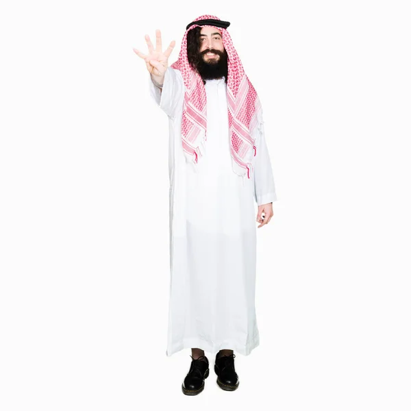Арабский Бизнесмен Длинными Волосами Одетый Традиционный Шарф Кеффийе Показывает Пальцами — стоковое фото