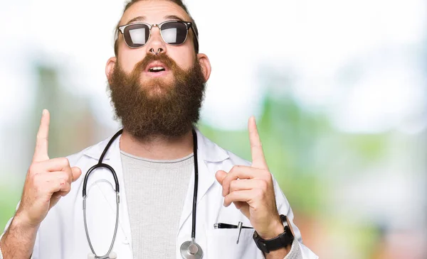 Young Blond Doctor Man Beard Wearing Sunglasses Amazed Surprised Looking — Stock Photo, Image