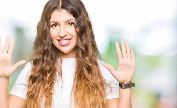 Joven Hermosa Mujer Vistiendo Casual Camiseta Blanca Mostrando Señalando Hacia —  Fotos de Stock