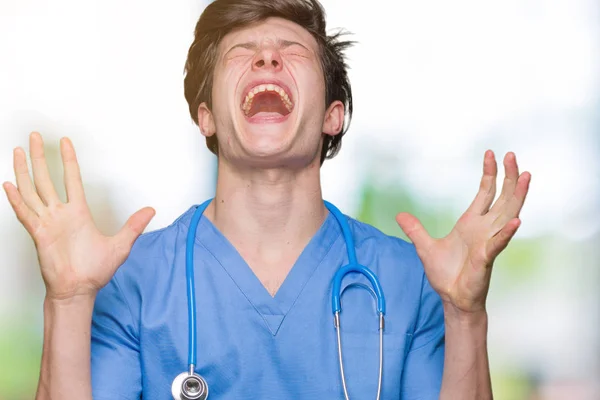 Jonge Dokter Medische Uniform Dragen Geïsoleerd Achtergrond Vieren Gekke Gek — Stockfoto