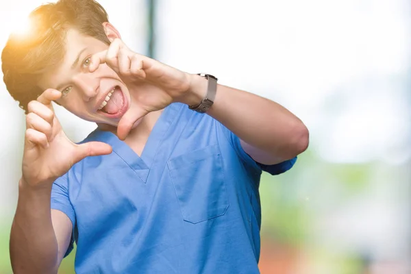 Jovem Médico Vestindo Uniforme Médico Sobre Fundo Isolado Sorrindo Amor — Fotografia de Stock