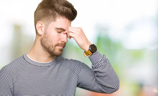 Joven Hombre Guapo Con Rayas Suéter Cansado Frotando Nariz Los — Foto de Stock