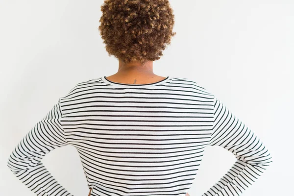 Joven Mujer Afroamericana Hermosa Con Rayas Suéter Sobre Fondo Blanco —  Fotos de Stock