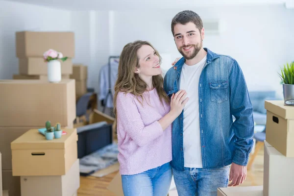 Young Beautiful Couple Looking Happy Together Moving New Home — Stock Photo, Image
