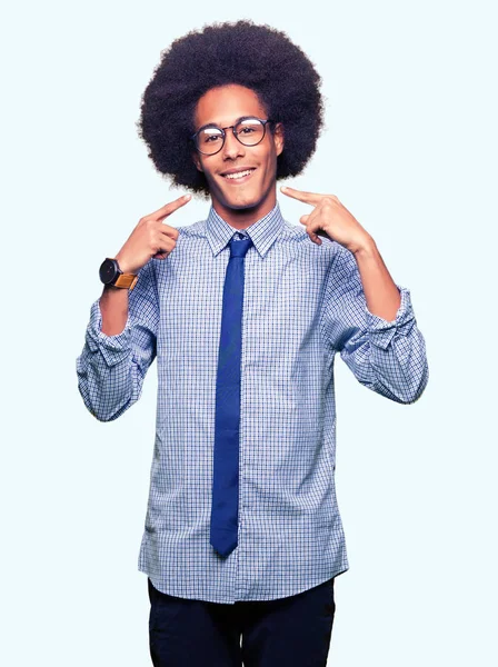 Young African American Business Man Afro Hair Wearing Glasses Smiling — Stock Photo, Image