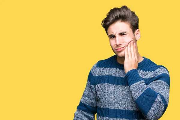 Joven Hombre Guapo Sobre Fondo Aislado Tocando Boca Con Mano —  Fotos de Stock