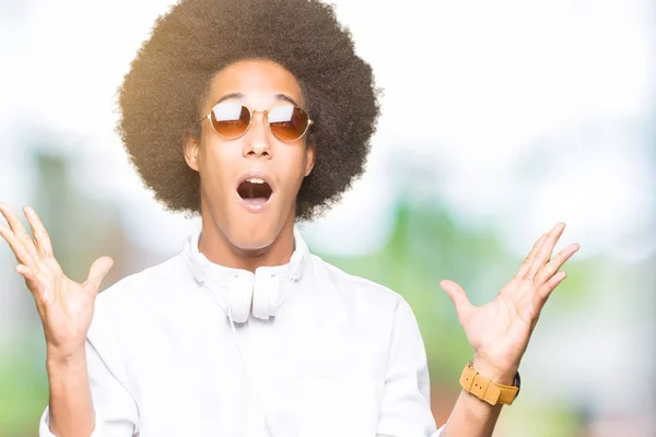 Young African American Man Afro Hair Wearing Sunglasses Headphones Celebrating — Stock Photo, Image