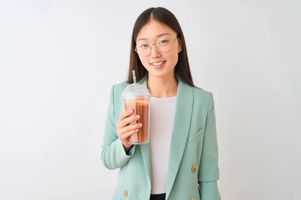 Jonge Chinese Vrouw Drinken Tomaten Smoothie Geïsoleerde Witte Achtergrond Met — Stockfoto