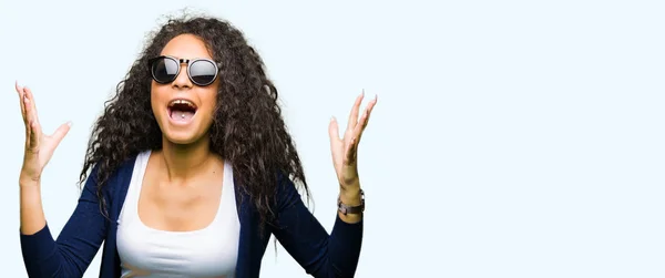 Young Beautiful Girl Curly Hair Wearing Fashion Sunglasses Crazy Mad — Stock Photo, Image
