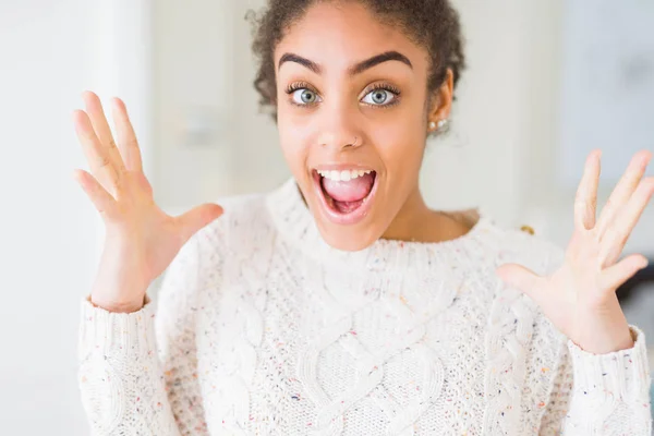 Beautiful Young African American Woman Afro Hair Wearing Casual Sweater — Stock Photo, Image