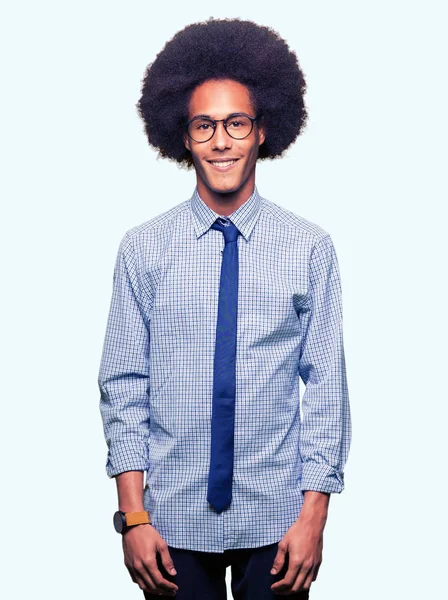 Unga Afroamerikanska Affärsman Med Afrohår Som Bär Glasögon Med Glad — Stockfoto