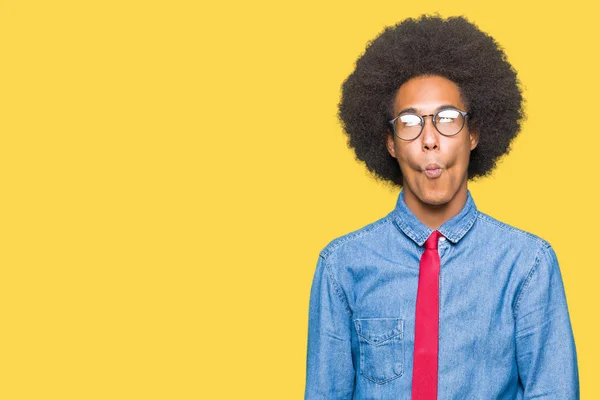 Joven Hombre Negocios Afroamericano Con Cabello Afro Usando Gafas Corbata —  Fotos de Stock