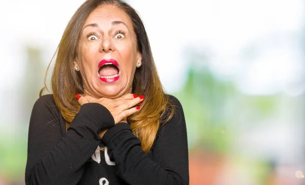 Beautiful Middle Age Woman Wearing Rock Roll Sweater Shouting Suffocate — Stock Photo, Image