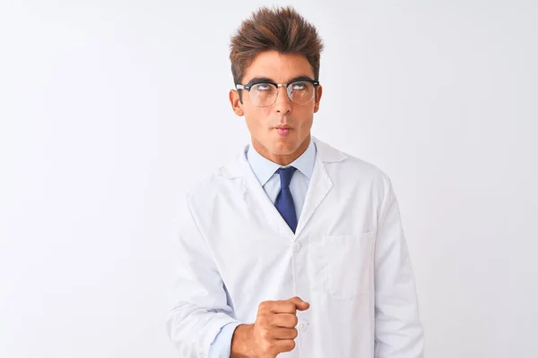 Νέος Όμορφος Επιστήμονας Που Φοράει Γυαλιά Και Παλτό Πάνω Από — Φωτογραφία Αρχείου