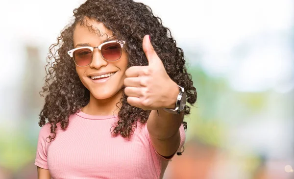 Young Beautiful Woman Curly Hair Wearing Pink Sunglasses Doing Happy — Stock Photo, Image