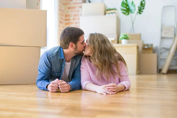 Young Beautiful Couple Love Relaxing Lying Floor Together Cardboard Boxes — Stock Photo, Image