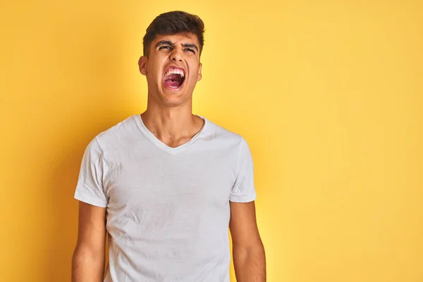 Homem Indiano Jovem Vestindo Shirt Branca Sobre Fundo Amarelo Isolado — Fotografia de Stock