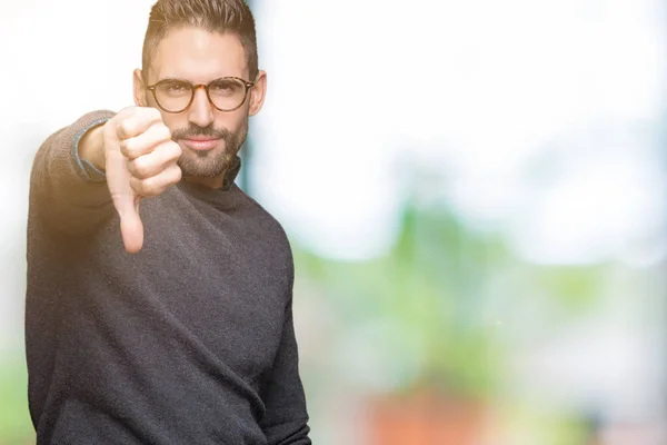 Junger Gutaussehender Mann Mit Brille Vor Isoliertem Hintergrund Der Unglücklich — Stockfoto