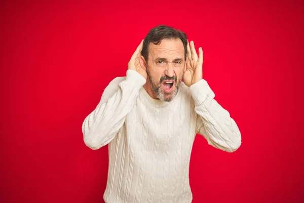 Hombre Mayor Apuesto Mediana Edad Con Pelo Gris Sobre Fondo — Foto de Stock