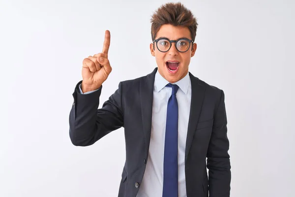 Joven Hombre Negocios Guapo Con Traje Gafas Sobre Fondo Blanco —  Fotos de Stock