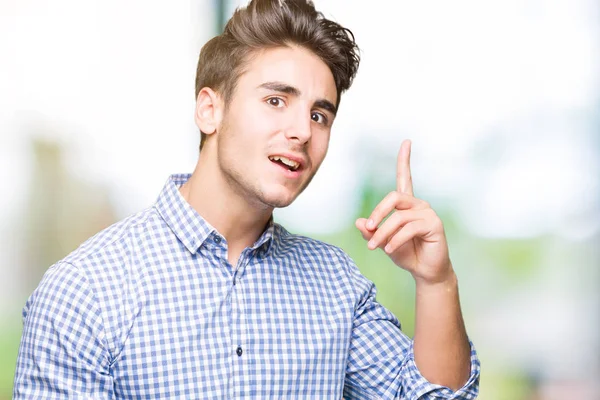 Joven Hombre Negocios Guapo Sobre Fondo Aislado Apuntando Con Dedo —  Fotos de Stock