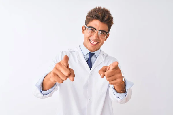 Junger Gut Aussehender Wissenschaftler Mit Brille Und Mantel Über Isoliertem — Stockfoto