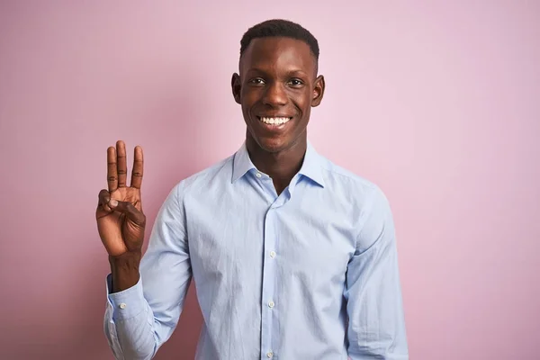 Afrikanisch Amerikanischer Mann Blau Eleganten Hemd Der Vor Isoliertem Rosa — Stockfoto