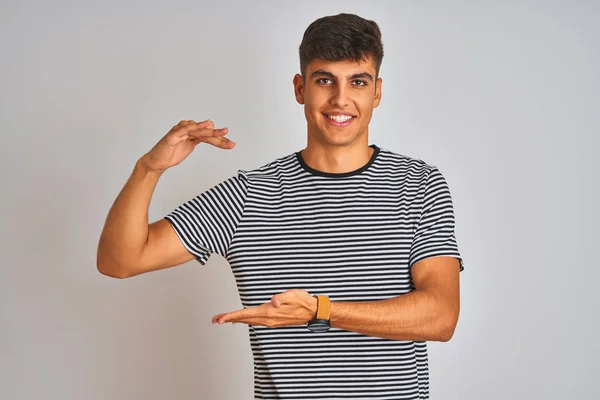 Giovane Uomo Indiano Che Indossa Navy Righe Shirt Piedi Sopra — Foto Stock