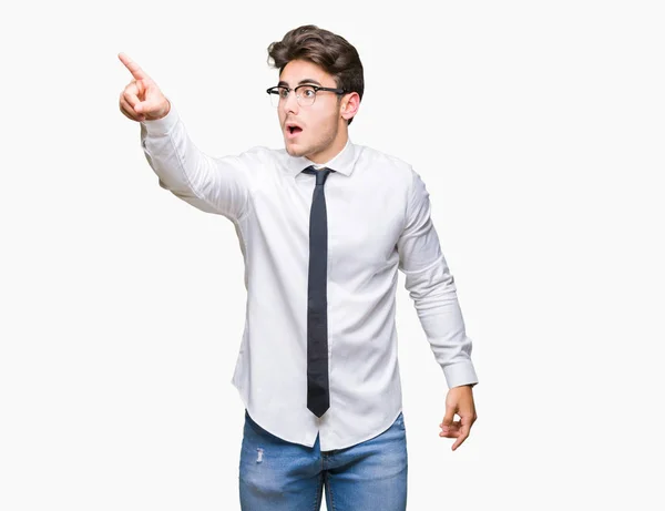 Joven Hombre Negocios Con Gafas Sobre Fondo Aislado Señalando Con —  Fotos de Stock