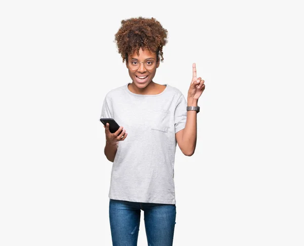 Young African American Woman Using Smartphone Isolated Background Surprised Idea — Stock Photo, Image