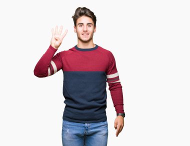Yakışıklı delikanlı gösterilen ve parmakları ile işaret izole arka plan üzerinde dört kendinden emin ve mutlu gülümseyerek iken numara.