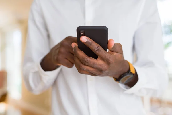 Close African Man Hands Using Smarpthone — Stock Photo, Image