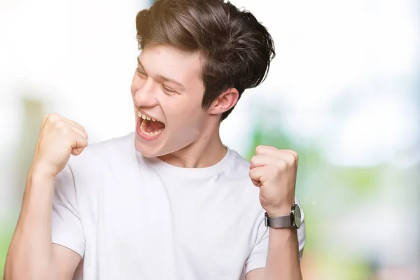 Ung Vacker Man Bär Casual Vit Shirt Över Isolerade Bakgrund — Stockfoto