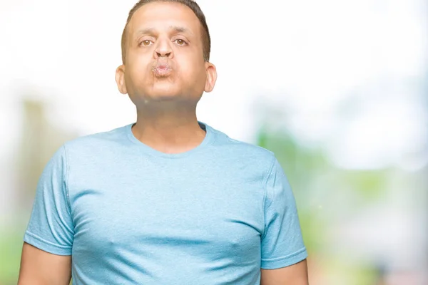 Homem Árabe Meia Idade Vestindo Camiseta Azul Sobre Fundo Isolado — Fotografia de Stock