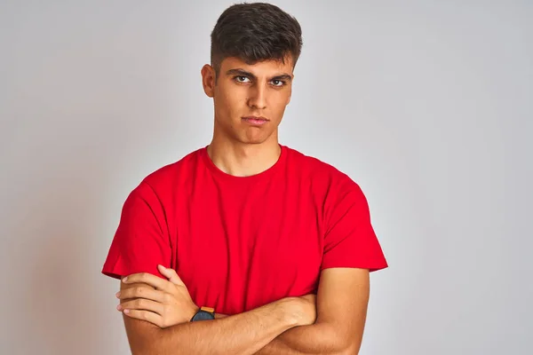 Homem Indiano Jovem Vestindo Camiseta Vermelha Sobre Fundo Branco Isolado — Fotografia de Stock