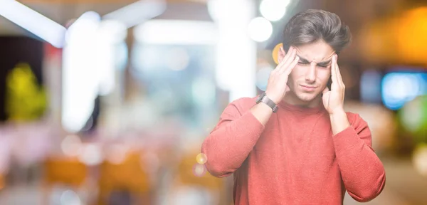 Joven Hombre Guapo Sobre Fondo Aislado Con Mano Cabeza Para — Foto de Stock