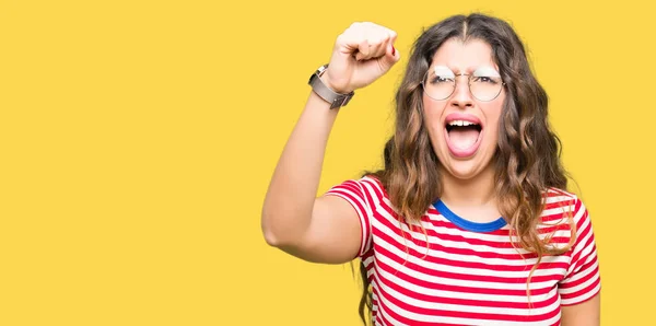 Young Beautiful Woman Wearing Glasses Angry Mad Raising Fist Frustrated — Stock Photo, Image