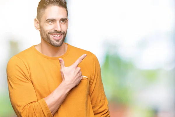 Joven Hombre Guapo Sobre Fondo Aislado Alegre Con Una Sonrisa — Foto de Stock