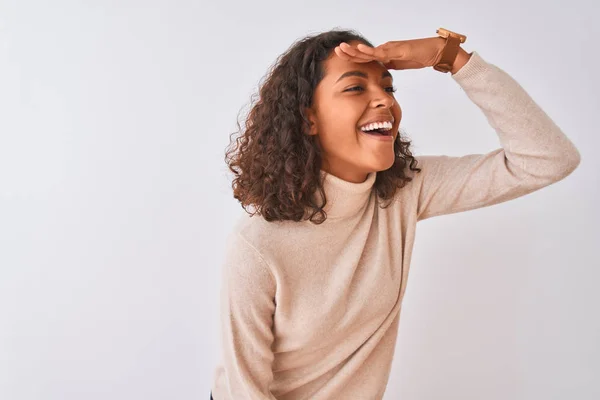 Jonge Braziliaanse Vrouw Dragen Coltrui Trui Staande Geïsoleerde Witte Achtergrond — Stockfoto