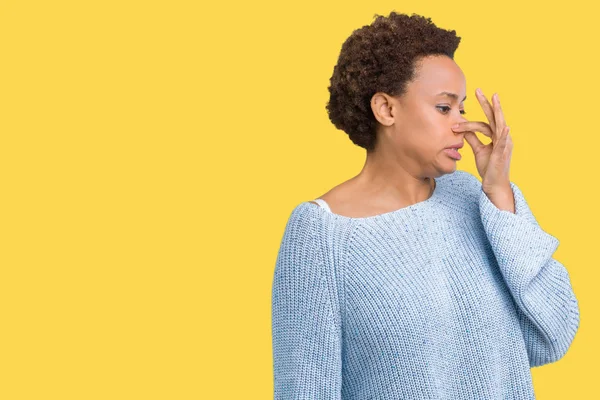 Young Beautiful African American Woman Wearing Sweater Isolated Background Smelling — Stock Photo, Image