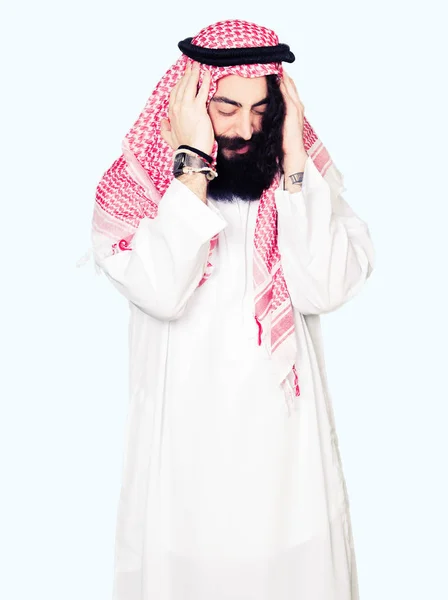 Arabský Obchodník Dlouhými Vlasy Nosí Tradiční Palestinou Šátek Trpí Bolest — Stock fotografie