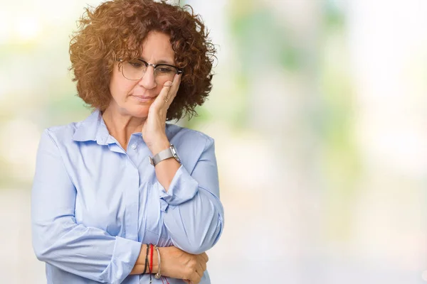 Mooie Midden Ager Senior Businees Vrouw Bril Geïsoleerde Achtergrond Denken — Stockfoto