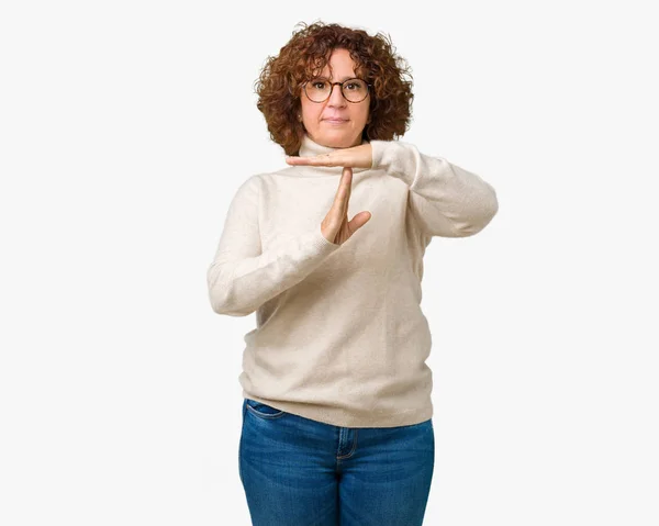 Schöne Seniorin Mittleren Alters Die Rollkragenpullover Und Brille Über Isoliertem — Stockfoto