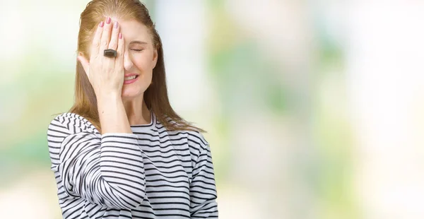 Ältere Schöne Frau Mittleren Alters Trägt Gestreiften Winterpullover Über Isoliertem — Stockfoto