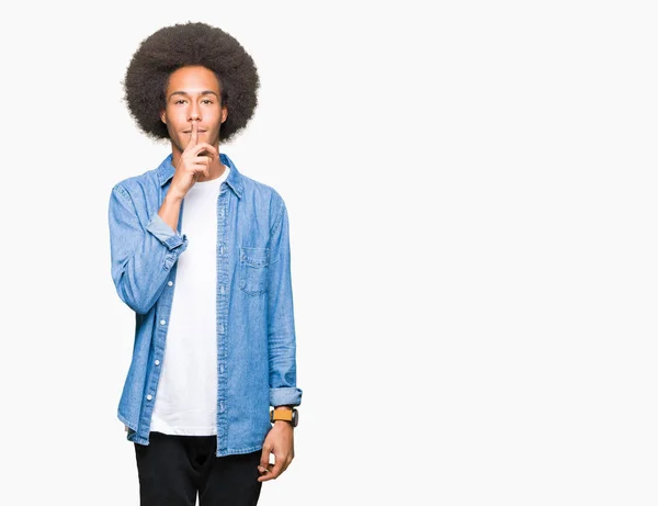 Young African American Man Afro Hair Asking Quiet Finger Lips — Stock Photo, Image