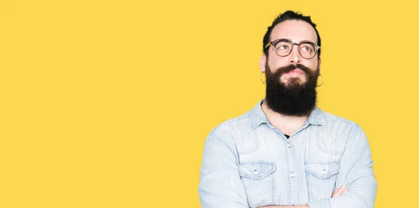 Jeune Homme Hipster Aux Cheveux Longs Barbe Portant Des Lunettes — Photo