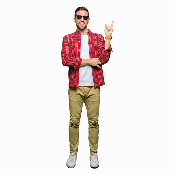Handsome Man Wearing Fashion Sunglasses Big Smile Face Pointing Hand — Stock Photo, Image
