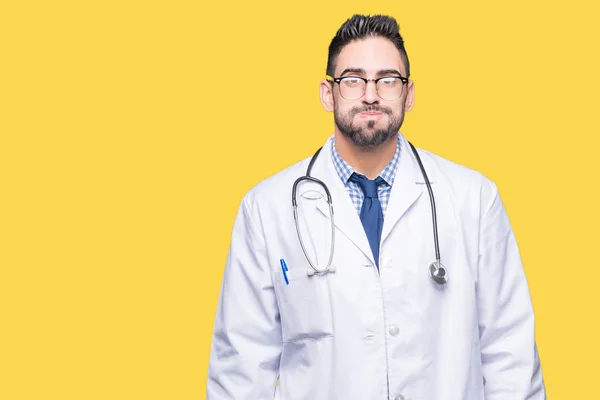 Bonito Jovem Médico Homem Sobre Fundo Isolado Soprando Bochechas Com — Fotografia de Stock