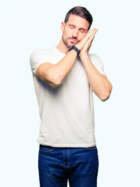 Hombre Guapo Con Camiseta Blanca Casual Durmiendo Cansado Soñando Posando —  Fotos de Stock